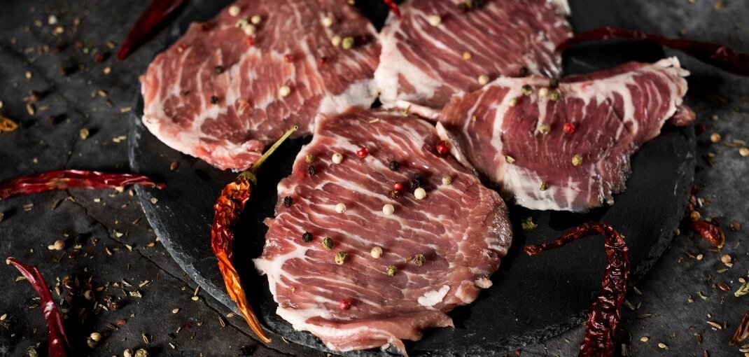 Cerdo Ibérico: Tradición, Sabor y Razones para Elegirlo Sobre el Cerdo Blanco